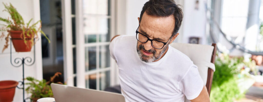 When_to_See_a_Physiotherapist_for_Back_Pain.j